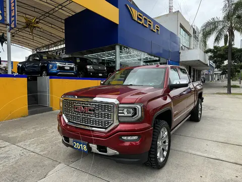 GMC Sierra Denali DVD usado (2018) color Rojo Merlot precio $844,800