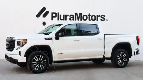 GMC Sierra AT4 usado (2023) color Blanco financiado en mensualidades(enganche $281,380 mensualidades desde $23,974)