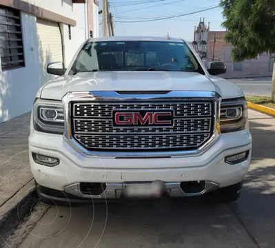 GMC Sierra Denali DVD usado (2017) color Blanco precio $680,000