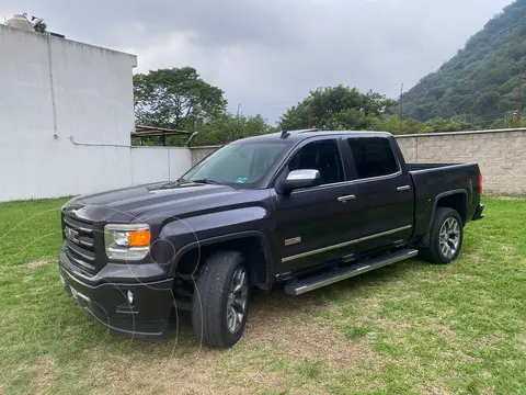 GMC Sierra Crew Cabina All Terrain 4x4 usado (2016) color Gris precio $485,000