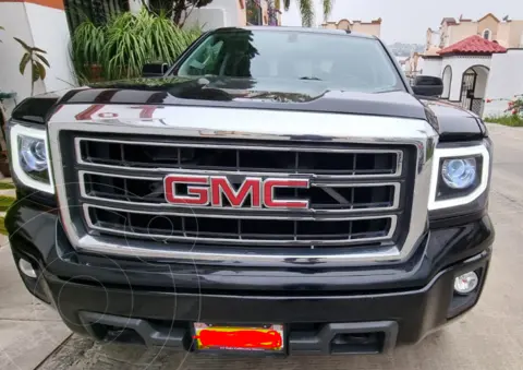 GMC Sierra Crew Cabina SLT 4x4 usado (2014) color Negro precio $359,000