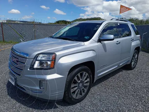 GMC Terrain Denali usado (2017) color Plata precio $295,000