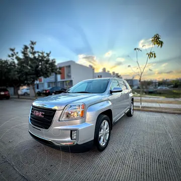 GMC Terrain SLT usado (2017) color Plata Brillante precio $225,000