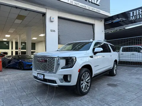 GMC Yukon Denali XL usado (2022) color Blanco financiado en mensualidades(enganche $260,000 mensualidades desde $35,995)