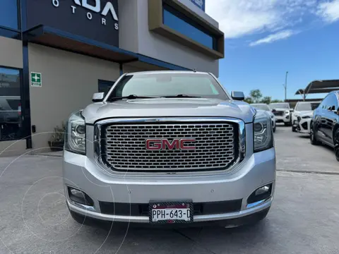 GMC Yukon Denali AWD usado (2015) color Gris precio $980,000