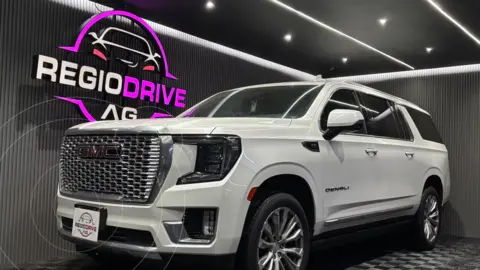 GMC Yukon Denali usado (2023) color Blanco precio $1,699,900