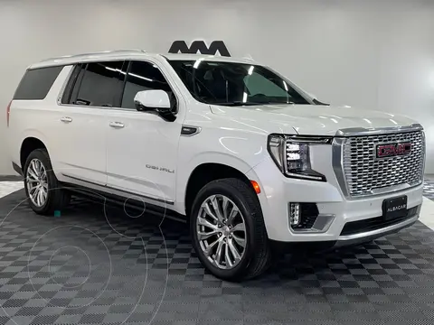 GMC Yukon Denali XL usado (2023) color Blanco precio $1,627,999