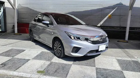 Honda City Uniq usado (2022) color plateado precio $280,000