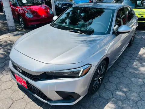 Honda Civic i-Style usado (2023) color Plata financiado en mensualidades(enganche $93,794 mensualidades desde $8,331)