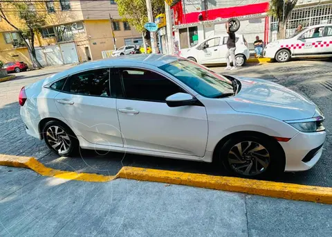 Honda Civic EX usado (2016) color Blanco Marfil precio $220,000