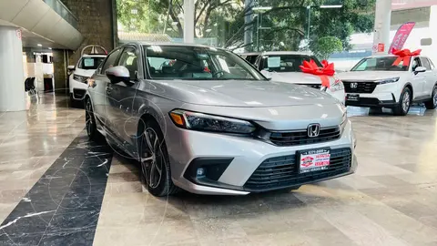 Honda Civic Touring usado (2023) color plateado precio $570,000