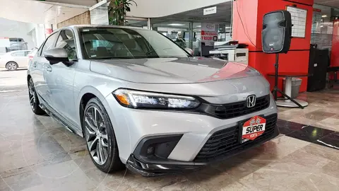 Honda Civic Touring usado (2024) color plateado precio $599,000