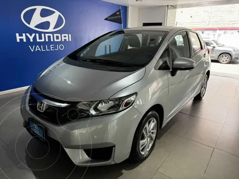 Honda Fit Fun 1.5L usado (2015) color Plata financiado en mensualidades(enganche $49,719 mensualidades desde $4,328)