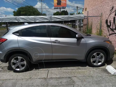 Honda HR-V Uniq Aut usado (2022) color Plata Lunar precio $325,000
