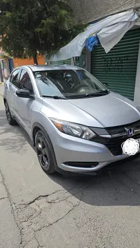 Honda HR-V Uniq Aut usado (2017) color Plata Diamante precio $230,000