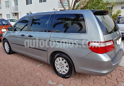 foto Honda Odyssey LX usado (2007) color Verde Oliva precio $95,000
