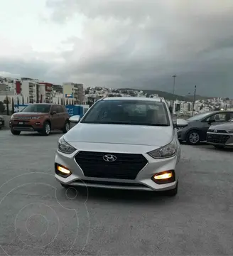 Hyundai Accent Sedan MID Aut usado (2022) color Blanco precio $260,000