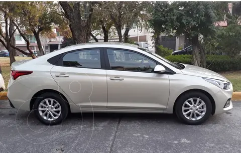 Hyundai Accent Sedan GL Mid usado (2018) color Champagne precio $185,000