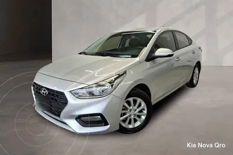 Hyundai Accent Sedan MID usado (2022) color Plata financiado en mensualidades(enganche $70,578 mensualidades desde $6,059)