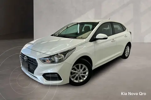 Hyundai Accent Sedan MID Aut usado (2022) color Blanco financiado en mensualidades(enganche $70,850 mensualidades desde $6,082)