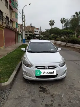 Hyundai Accent Sedan 1.4L Full Aut usado (2015) color Blanco precio u$s8,800
