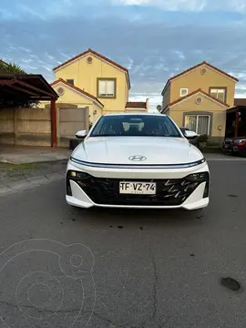 Hyundai Accent 1.5L Plus usado (2024) color Blanco precio $11.900.000