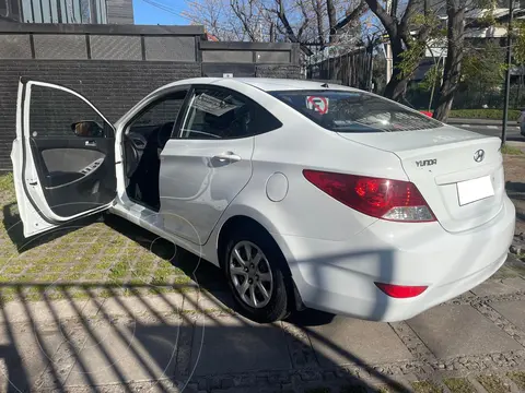 Hyundai Accent 1.6 GL Aut usado (2013) color Blanco precio $5.800.000