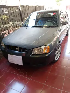 Hyundai Accent 1.5 GLS Aut usado (2002) color Gris precio $1.950.000