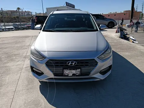 Hyundai Accent HB GL Mid Aut usado (2020) color Blanco precio $205,000