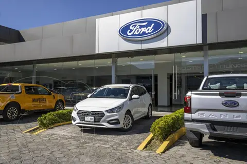 Hyundai Accent Elija una version usado (2021) color Blanco precio $215,000