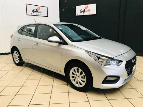 Hyundai Accent HB GL Mid Aut usado (2018) color Plata financiado en mensualidades(enganche $54,880 mensualidades desde $7,293)