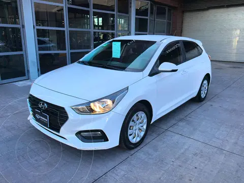 Hyundai Accent HB GL Aut usado (2020) color Blanco precio $235,000