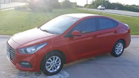 Hyundai Accent MID usado (2018) color Rojo precio $180,000