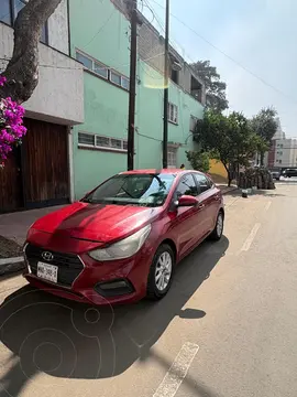 Hyundai Accent HB GL Mid Aut usado (2018) color Rojo precio $126,000
