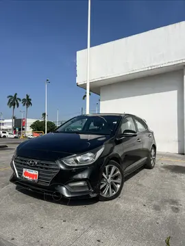 Hyundai Accent HB GLS Aut usado (2019) color Negro precio $180,000
