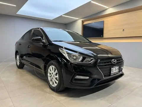 Hyundai Accent MID Aut usado (2022) color Negro precio $240,000