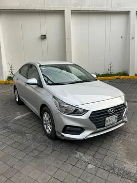 Hyundai Accent MID Aut usado (2022) color plateado precio $260,000