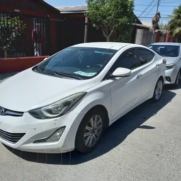 foto Hyundai Elantra 1.6L GLS usado (2016) color Blanco precio $6.000.000