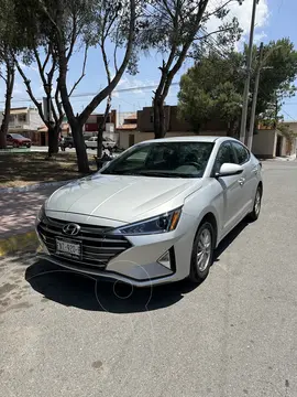 Hyundai Elantra GLS usado (2019) color Plata precio $240,000