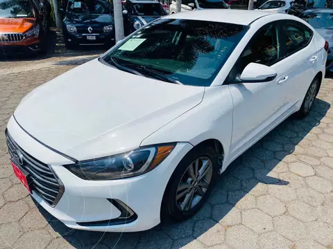 Hyundai Elantra GLS Premium Aut usado (2017) color Blanco financiado en mensualidades(enganche $52,944 mensualidades desde $4,703)