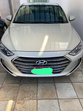 Hyundai Elantra GLS Aut usado (2017) color Bronce precio $183,000