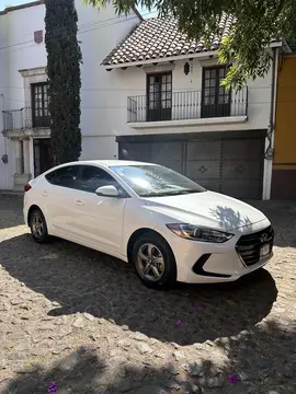 Hyundai Elantra GLS Aut usado (2018) color Blanco precio $250,000