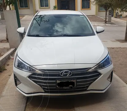 Hyundai Elantra GLS usado (2019) color Blanco precio $260,000