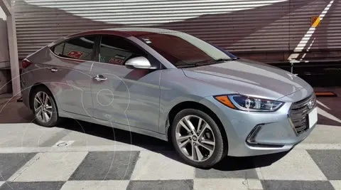Hyundai Elantra Limited Tech Navi Aut usado (2017) color plateado precio $239,000