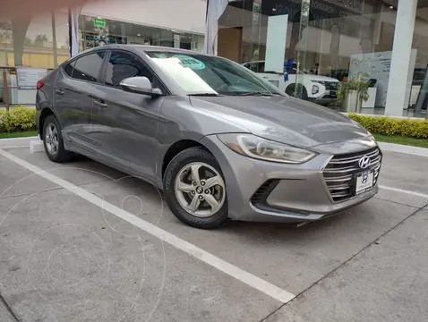 Hyundai Elantra GLS usado (2018) color Gris precio $180,000