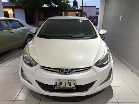 foto Hyundai Elantra GLS Premium usado (2015) color Blanco precio $140,000
