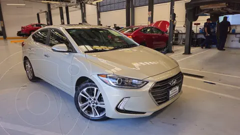 Hyundai Elantra Limited Tech Navi Aut usado (2018) color caf precio $255,900