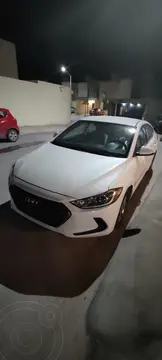 Hyundai Elantra GLS usado (2017) color Blanco precio $203,000