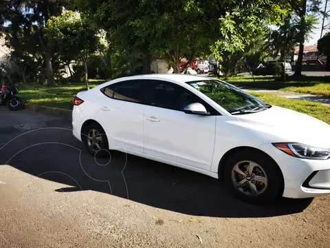 Hyundai Elantra GLS usado (2018) color Blanco precio $185,000