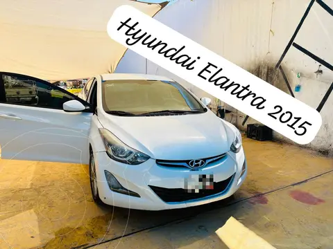 Hyundai Elantra GLS Premium IVT usado (2015) color Blanco precio $140,000